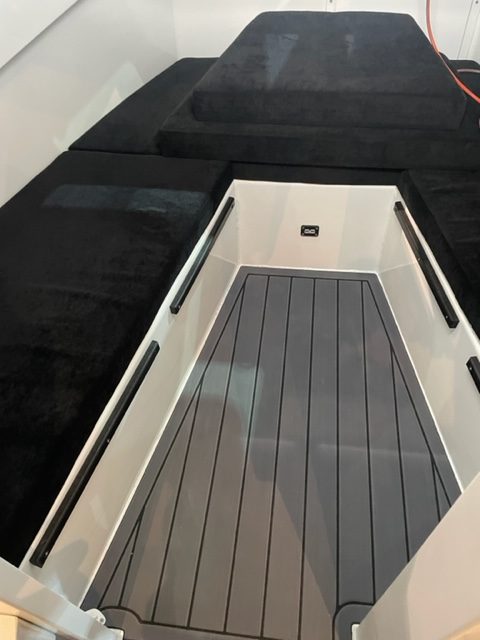 Saber 8m CC suspension seats